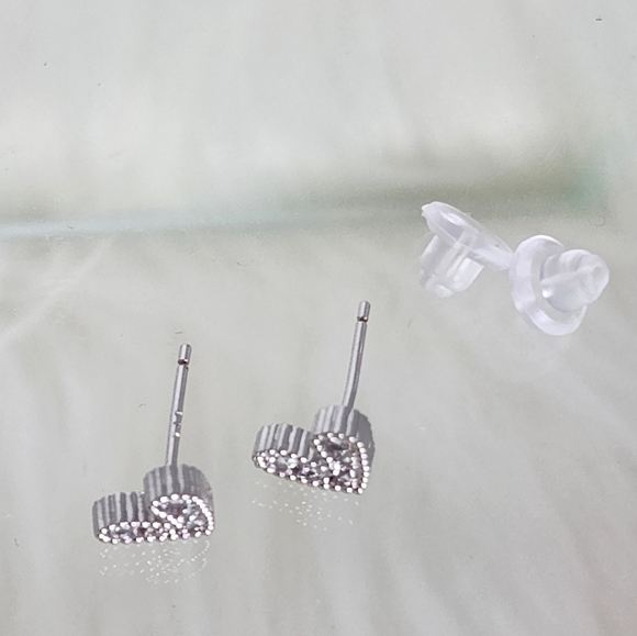 925 Sterling Heart  Simulated diamonds Beautiful Stud Earrings - Picture 4 of 8